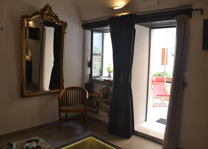 Otel Kokkini Porta Rossa