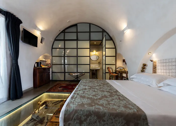 Otel Kokkini Porta Rossa